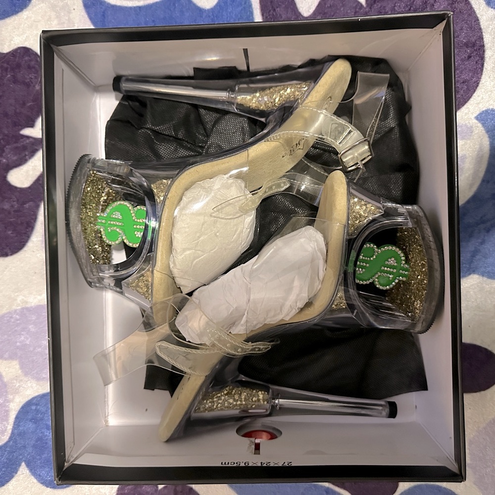 SUPER RARE PLEASER HEELS